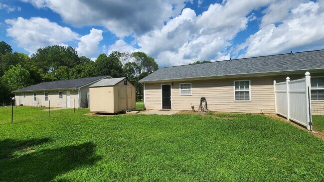 Building Photo - Refreshed 2BR/1BA duplex apartment for rent!