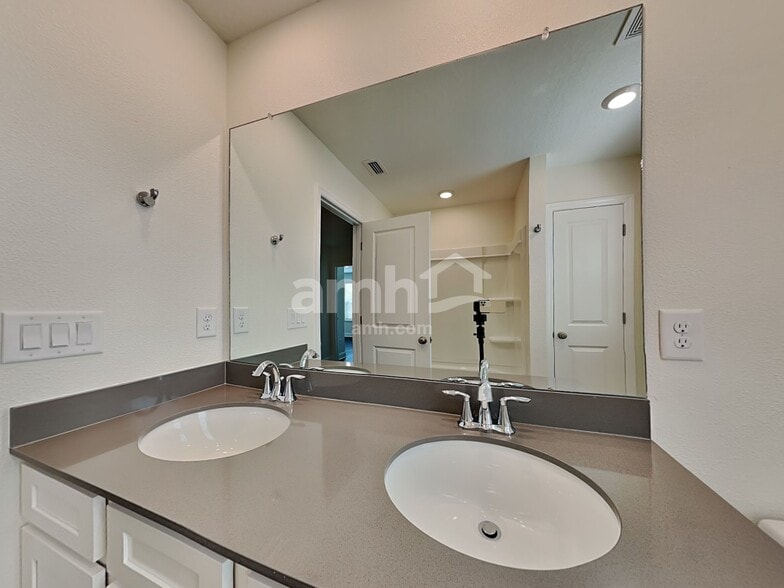 Building Photo - 14515 Cedar Mill Dr