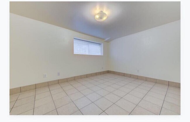 Building Photo - 8 bedroom in Seattle WA 98105