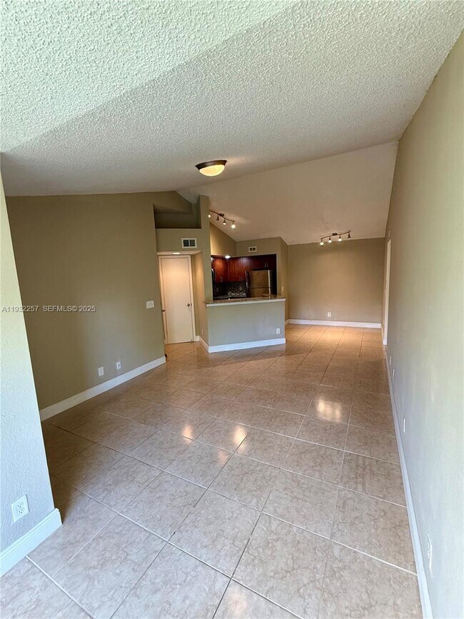 Building Photo - 595 Vista Isles Dr