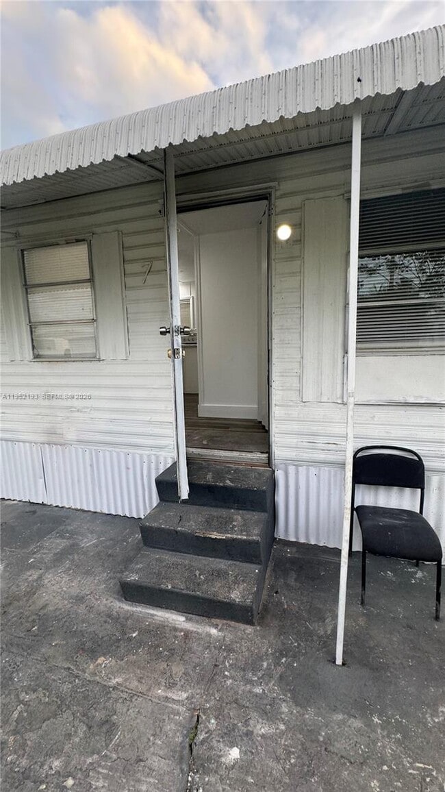 Building Photo - 601 NE 4th Ct.