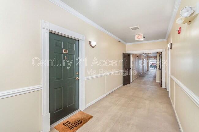 Building Photo - 4860 Eisenhower Ave