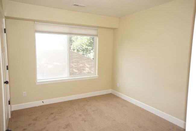 Building Photo - NE Piedmont 3-bedroom Beauty!