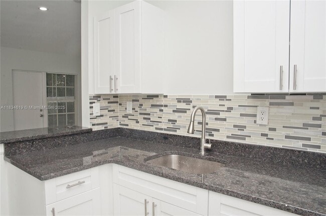 Building Photo - 4105 N Ocean Dr