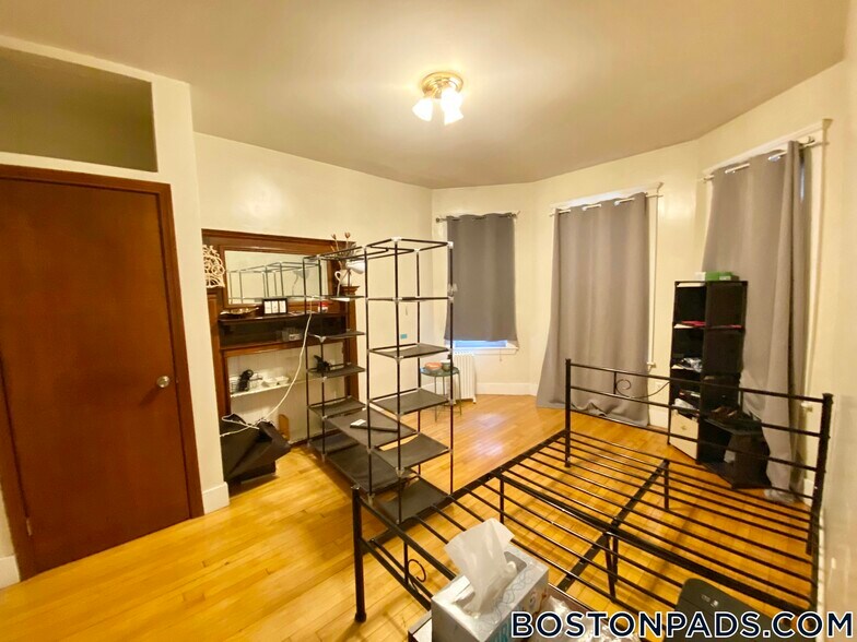 Building Photo - 59 Linden St