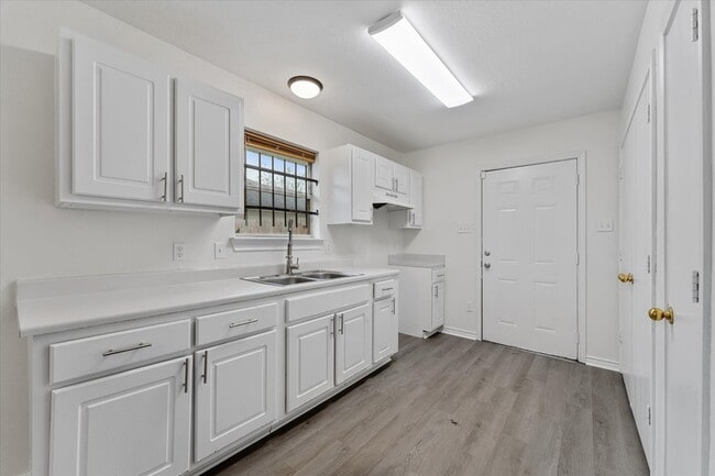Building Photo - 11419 Roandale Dr