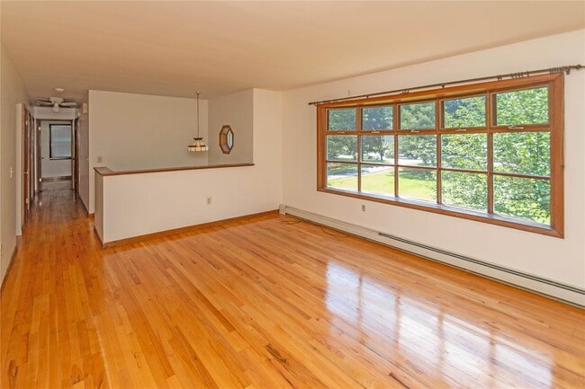 Building Photo - 5 Boxwood Close