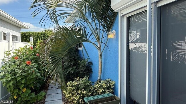 Building Photo - 10700 Aqua Surf Ct