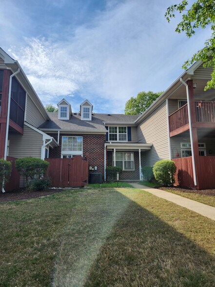 Primary Photo - 1002 Primrose Ln
