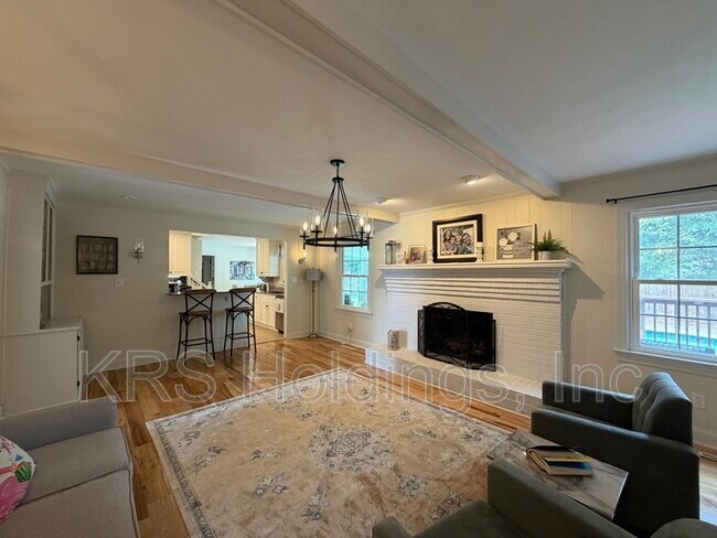 Building Photo - 1520 Woodside Ct