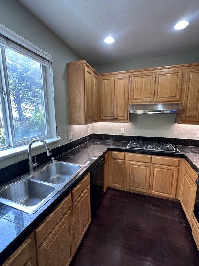 Building Photo - $5,500/month – Spacious Daly City Home for Rent