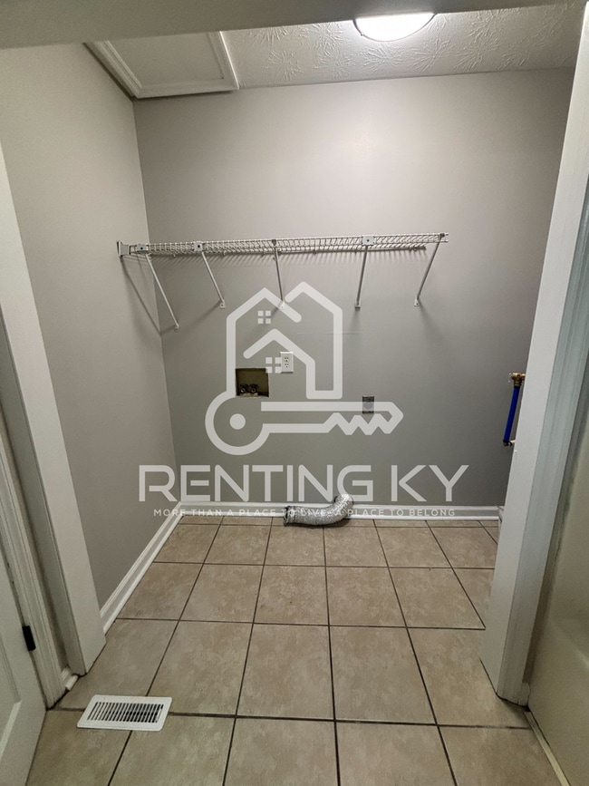 Building Photo - Newly Renovated 3-Bed, 1-Bath House with L...