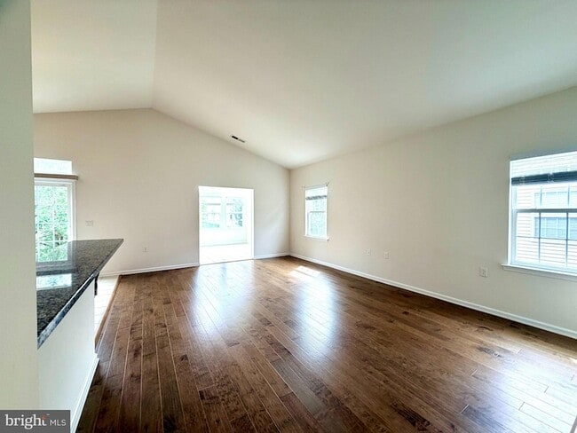 Building Photo - 37 Murano Dr