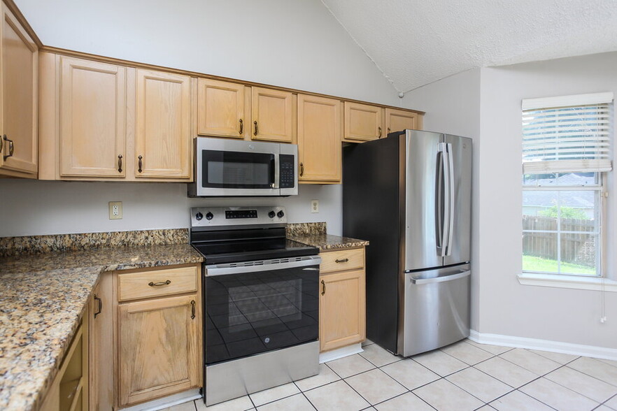 Building Photo - 4671 Lindawood Ln