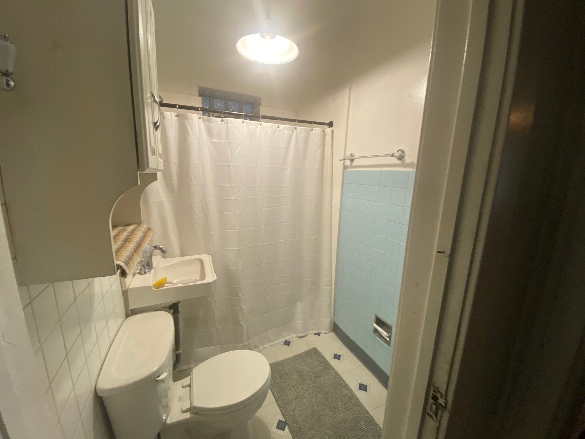 Building Photo - 2122 N Clifton Ave