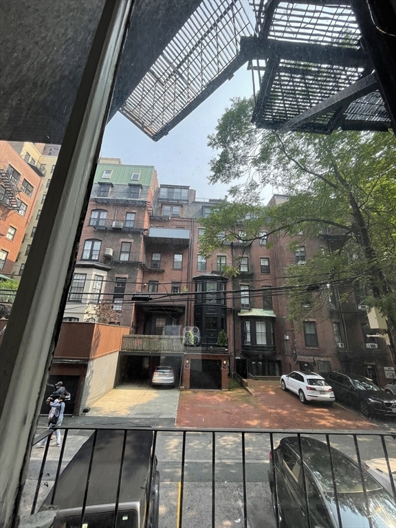 Building Photo - 105 Beacon St