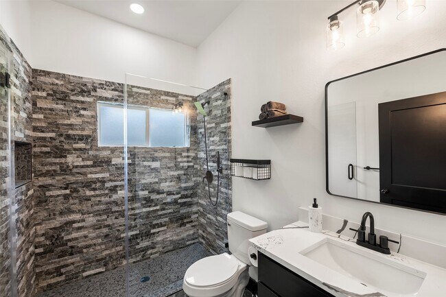 Building Photo - 310 Sweet Gum Ln