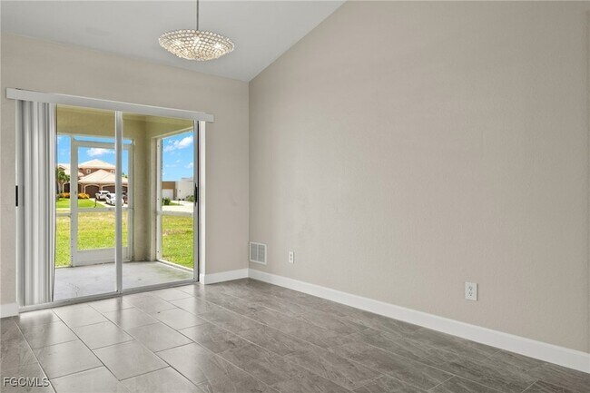 Building Photo - 3919 SW 14th Ave