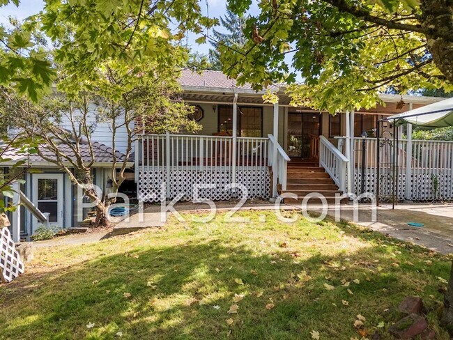 Building Photo - 9024-9024 Waverly Dr SW