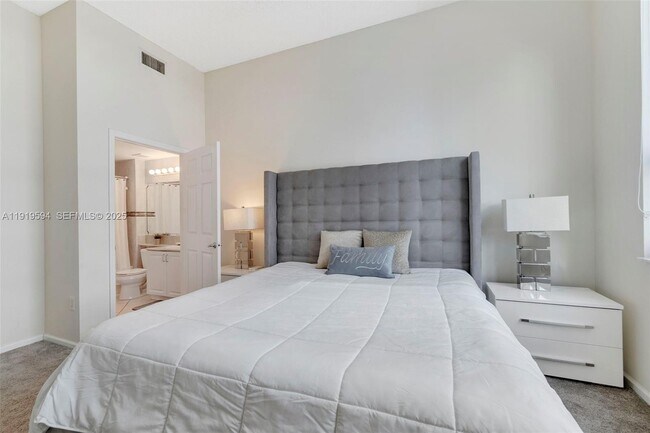 Building Photo - 1155 Brickell Bay Dr