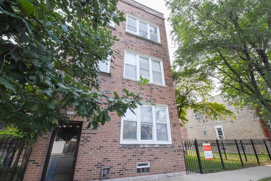 Building Photo - 1922 N Wilmot Ave