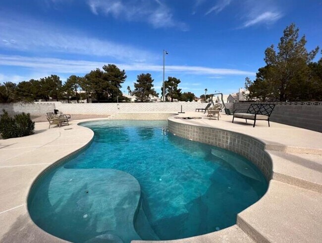 Building Photo - LARGE LOT ON CUL-DE-SAC - NO HOA