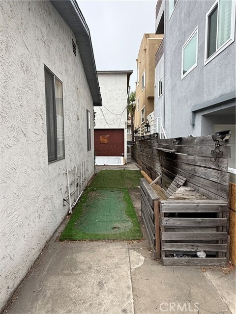 Building Photo - 1053 Loma Dr