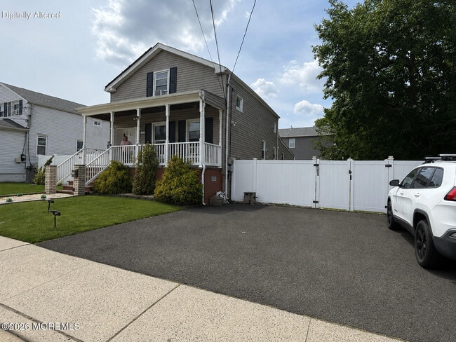 Building Photo - 503 Dock St