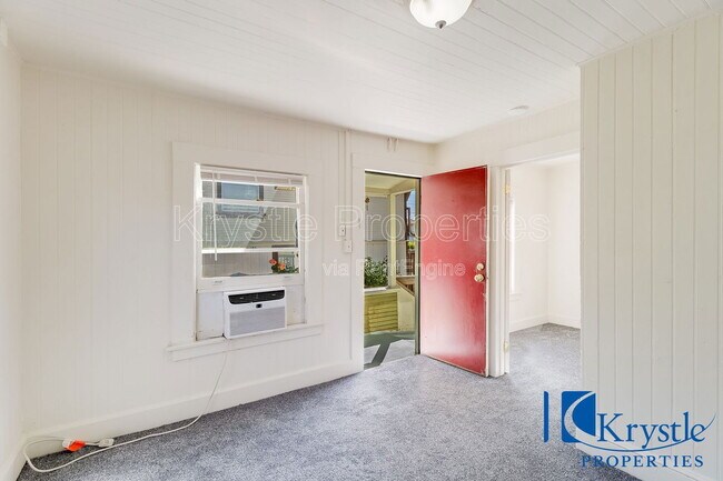 Building Photo - 547 Porter St