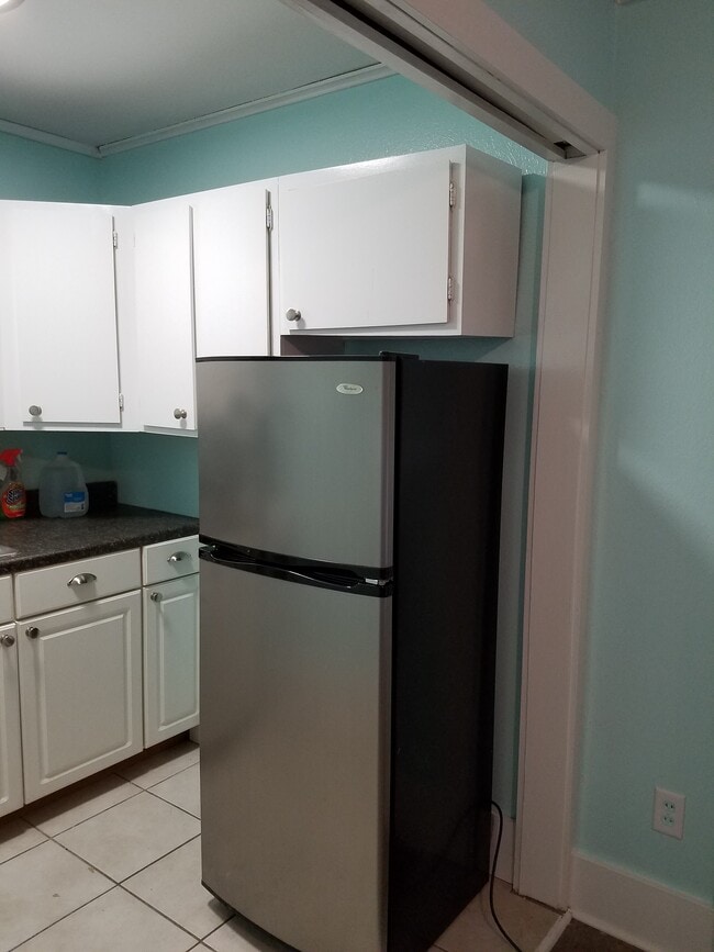 Kitchen - 305 S Magnolia St