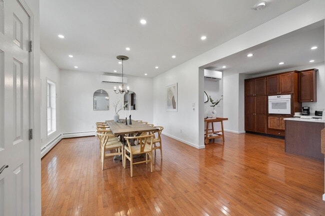 Building Photo - 163 Silver Lake Rd