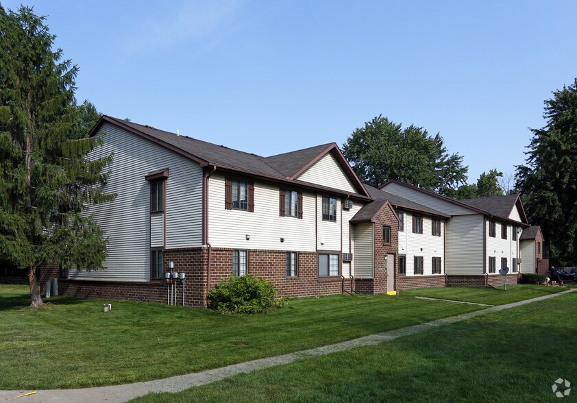 WoodRidge Apartments and Townhomes 1800 N McCord Rd Toledo OH 43615