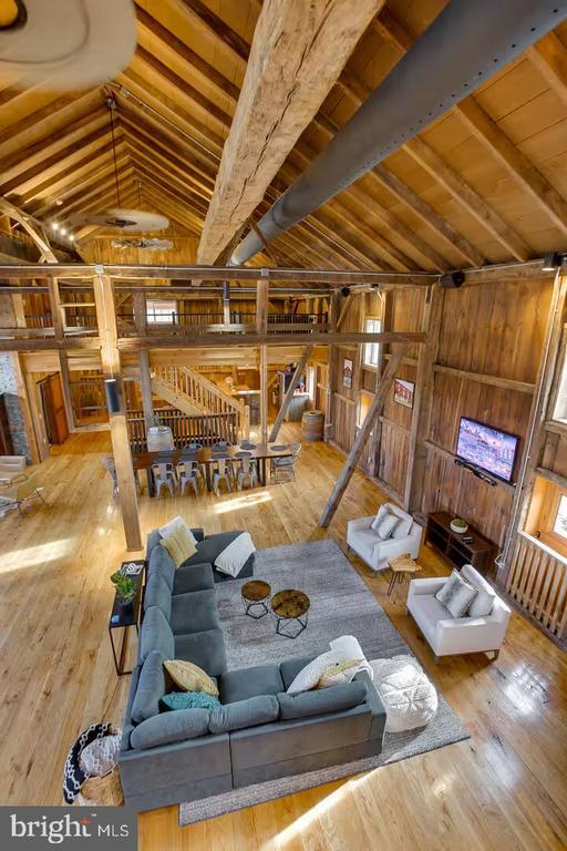 Building Photo - 284 Hickory Dr