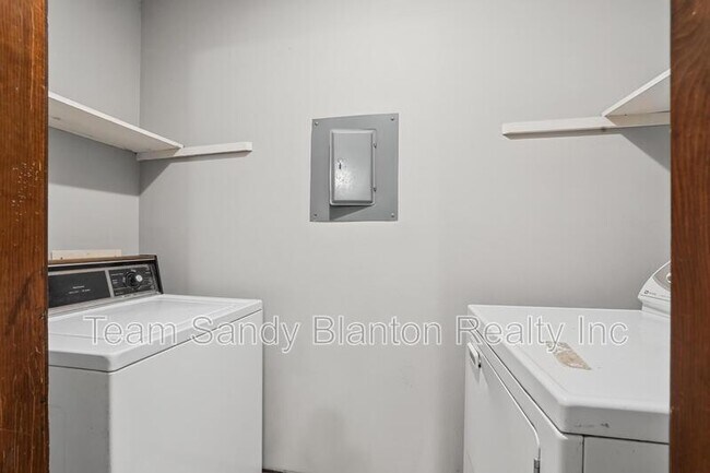 Building Photo - 455 Stara Cir