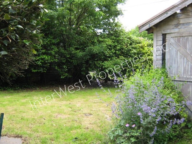 Building Photo - 2 Bedroom Home in the Alberta area with To...