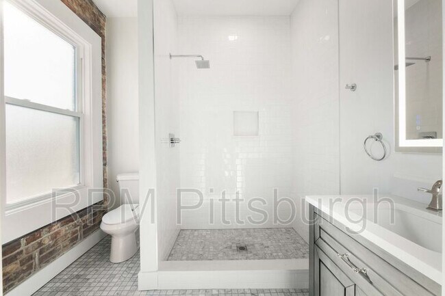 Building Photo - 161 Morewood Ave