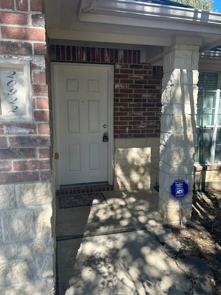 Building Photo - 20922 Barbons Heath Ct