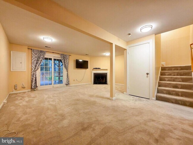 Building Photo - 6605 Rockleigh Way