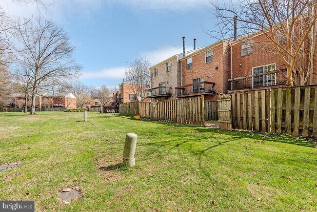 Building Photo - 1116 Soho Ct