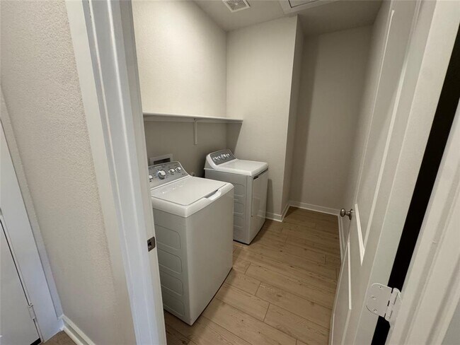 Building Photo - 116 Corn Ln