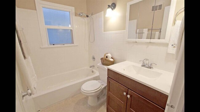 Bathroom - 1024 E Hoffman Ave