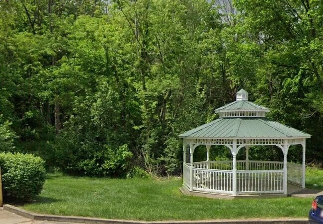 Building Photo - 808 Treewood Dr