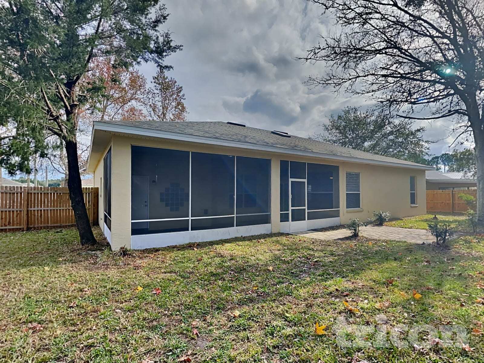 Building Photo - 250 Parkview Dr