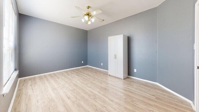 Building Photo - 1125 Urban Dr