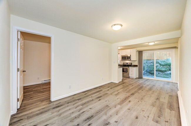 Building Photo - Updated 3BR Unit in Federal Way