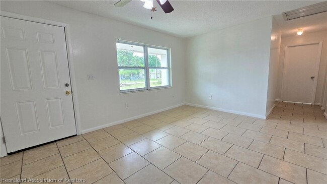 Building Photo - 1552 Cedarbrook St
