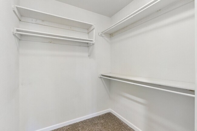 Building Photo - 824 Hunter Pl