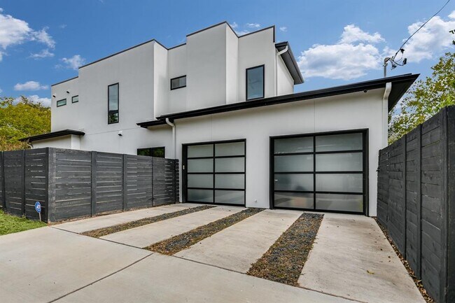 Building Photo - 2015 De Verne St