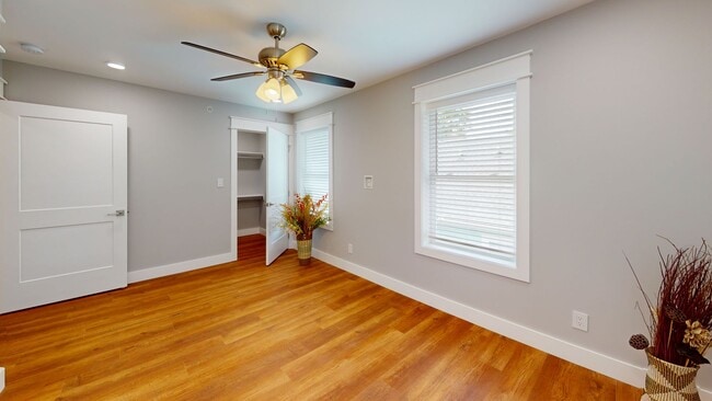 Building Photo - 6BR/6BA Unit with Private Bathrooms | Part...