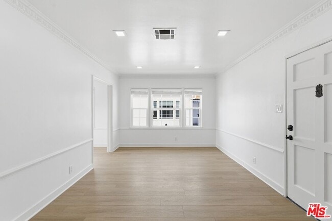 Building Photo - 8613 W Olympic Blvd